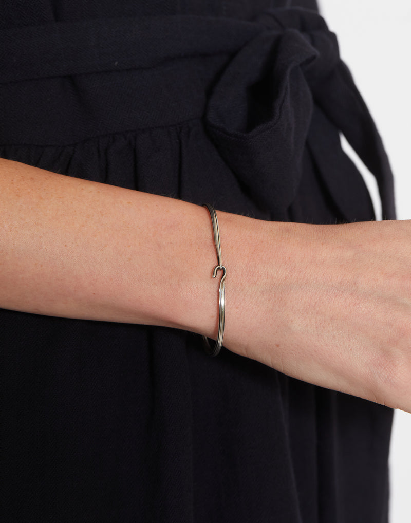 Silver Side Hook Groove Bangle